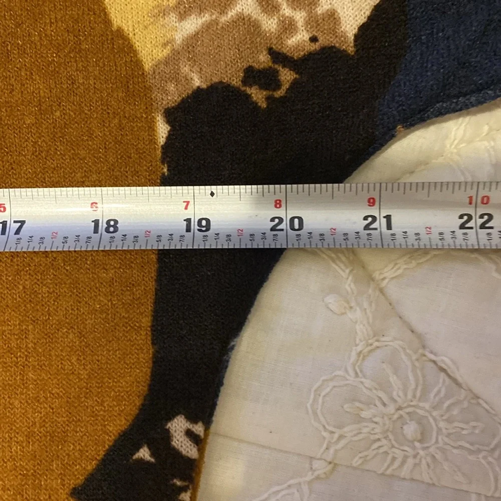 Abstract Patterned Sweater - Picture 4 of 7